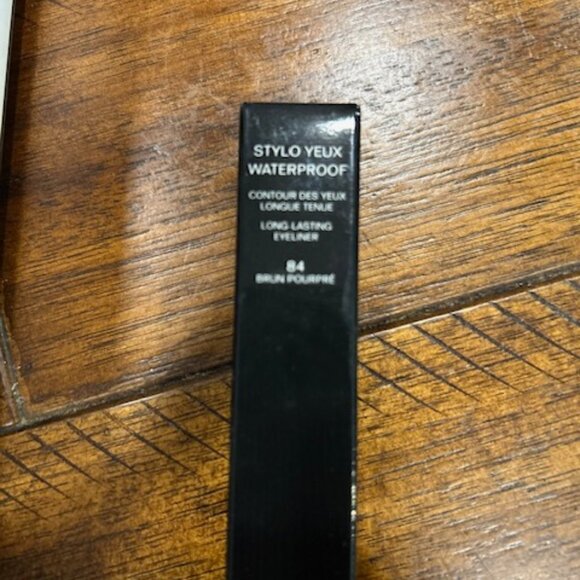 Chanel new Stylo Yeux Waterproof pencil in 84 Brun with Chanel gift bag - Picture 2 of 5